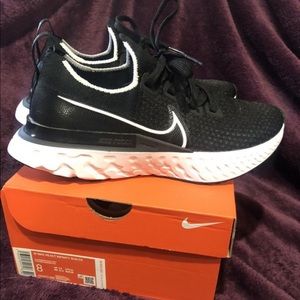 NEW Nike React infinity flyknit shoes SIZE 8